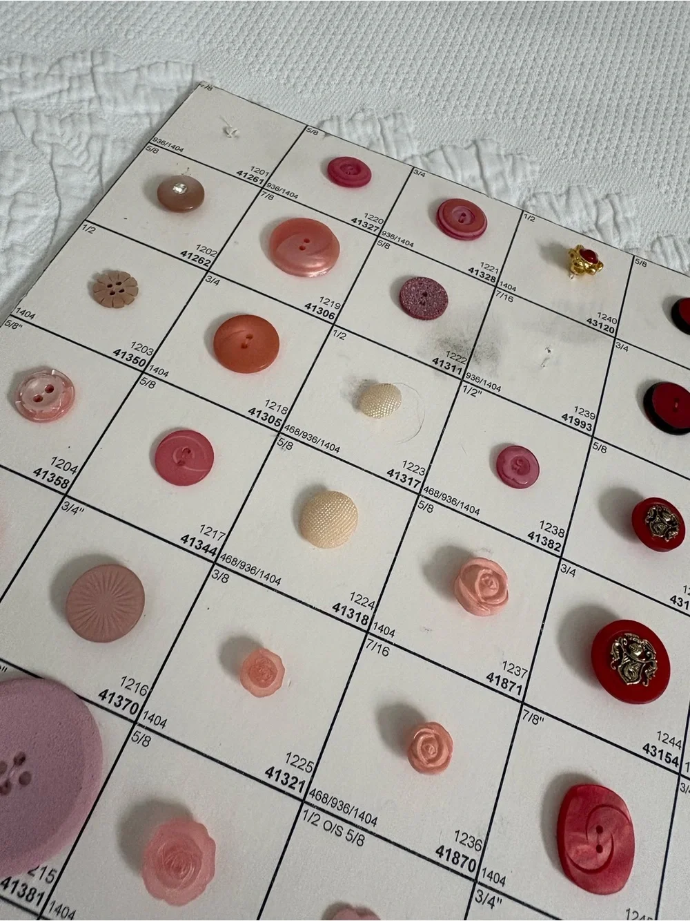 Vintage button collection salesman sample card red pink 118 different buttons